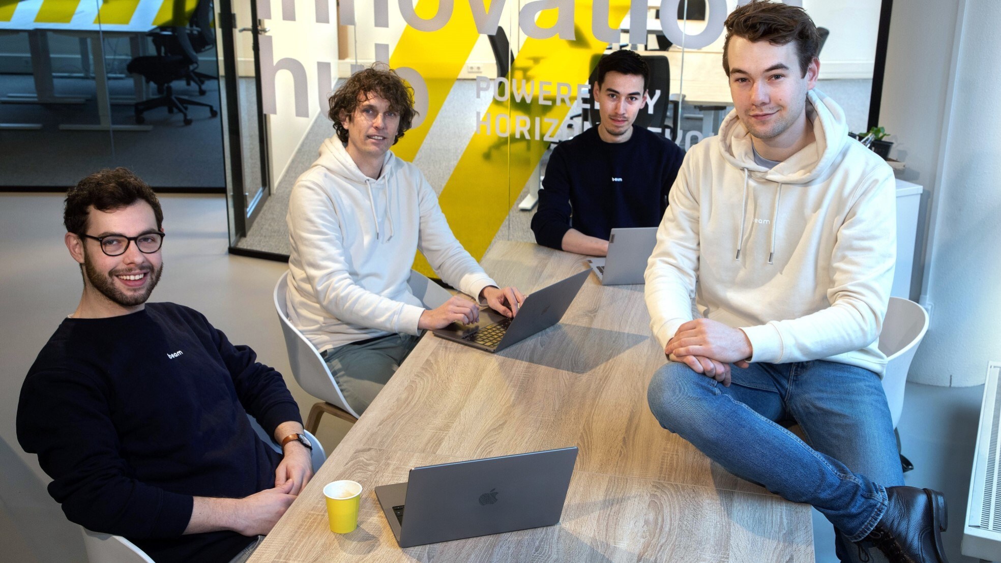 Het team van Beam Tracking met rechts mede-oprichter Dylan van der Schoor. Foto: Fotostudio Wierd