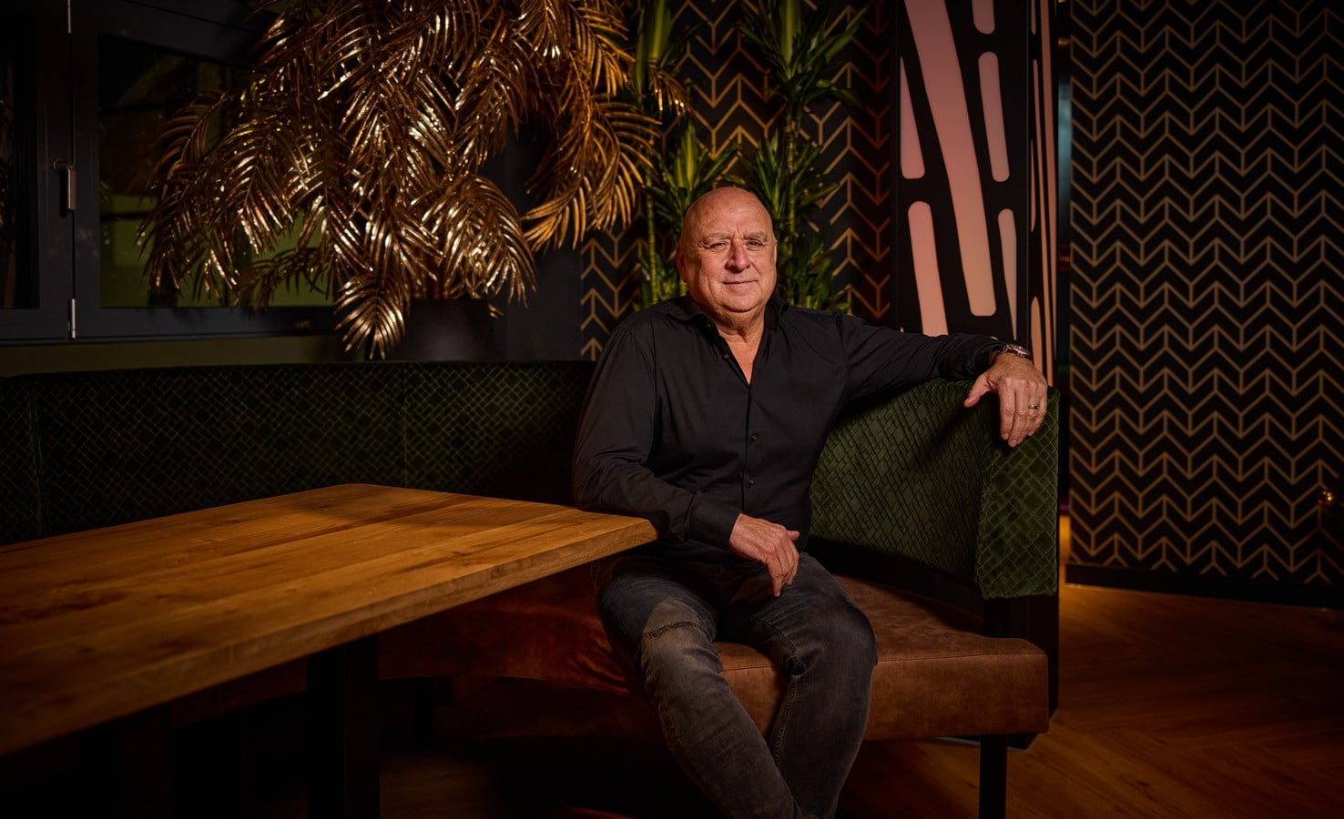 Ad Schaap in het onlangs geopende Beren Restaurant in Rotterdam-Alexandrium: ,,Als het goed gaat, kijk om je heen. Als het slecht gaat, kijk dan in de spiegel.’’ Foto: Jan de Groen