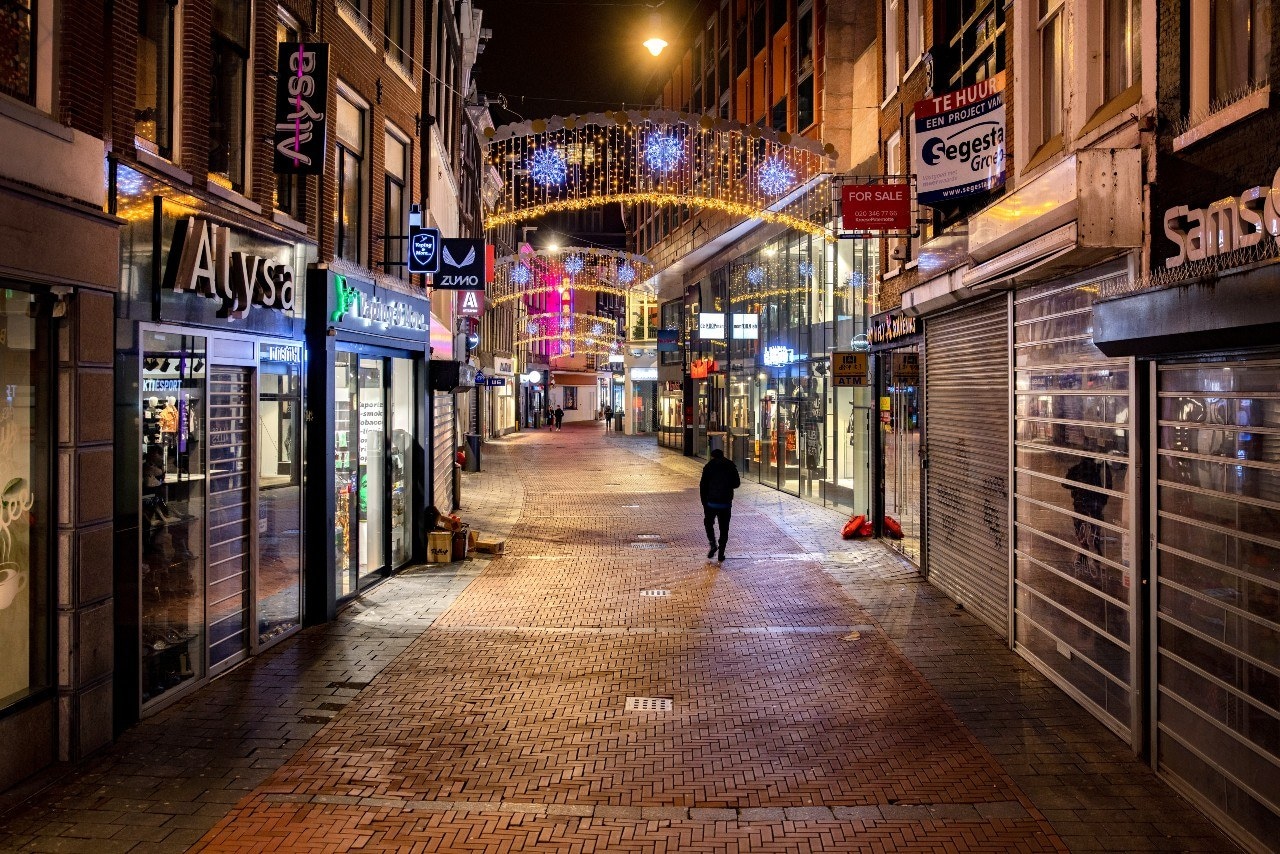 Lege winkelstraten. Als het aan de retailbranche ligt, besluit het kabinet vrijdag de lockdown te stoppen. Foto: ANP.