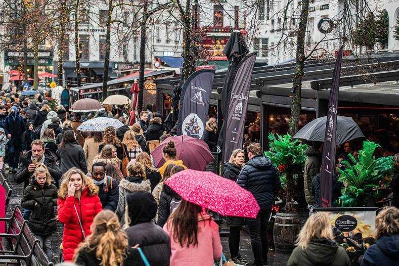 Veel Nederlanders brachten deze kerst een bezoekje aan Antwerpen, onder meer vanwege de minder strikte coronabeperkingen in België. Foto: ANP
