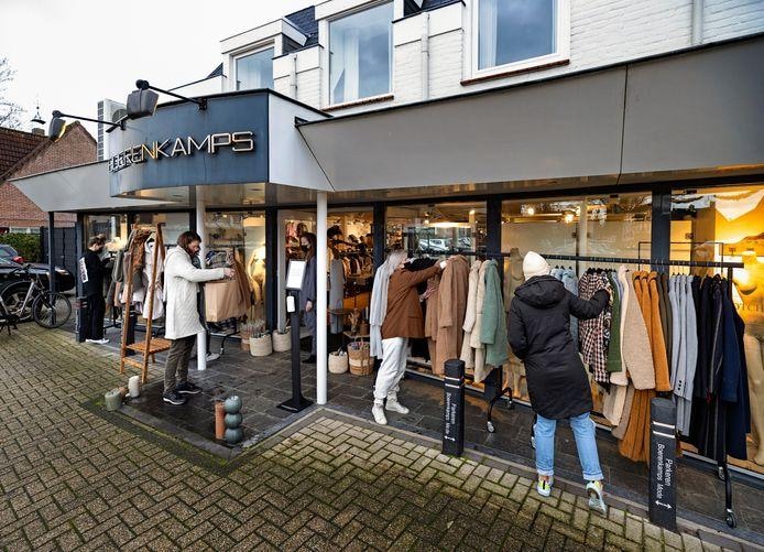 De weekmarkt voor Boerenkamps in Deurne. Foto: Rene Manders/DCI Media
