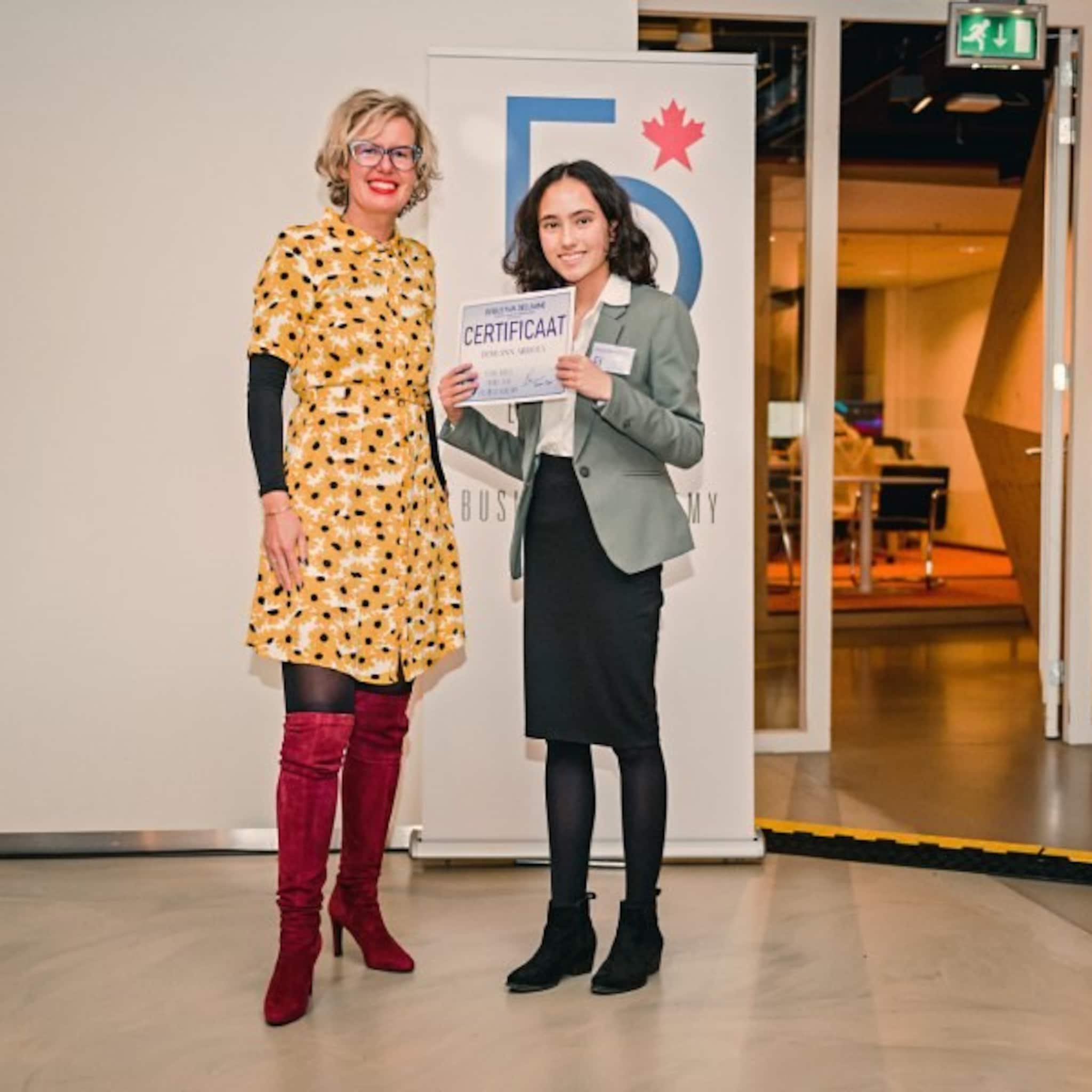 demi ann arriola 16 winnaar van de young lady business academy 2021