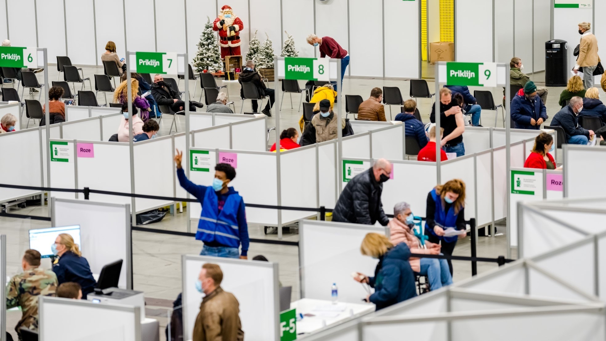 De vaccinatielocatie van het Erasmus MC en Spijkenisse Medisch Centrum in Ahoy. Foto: ANP