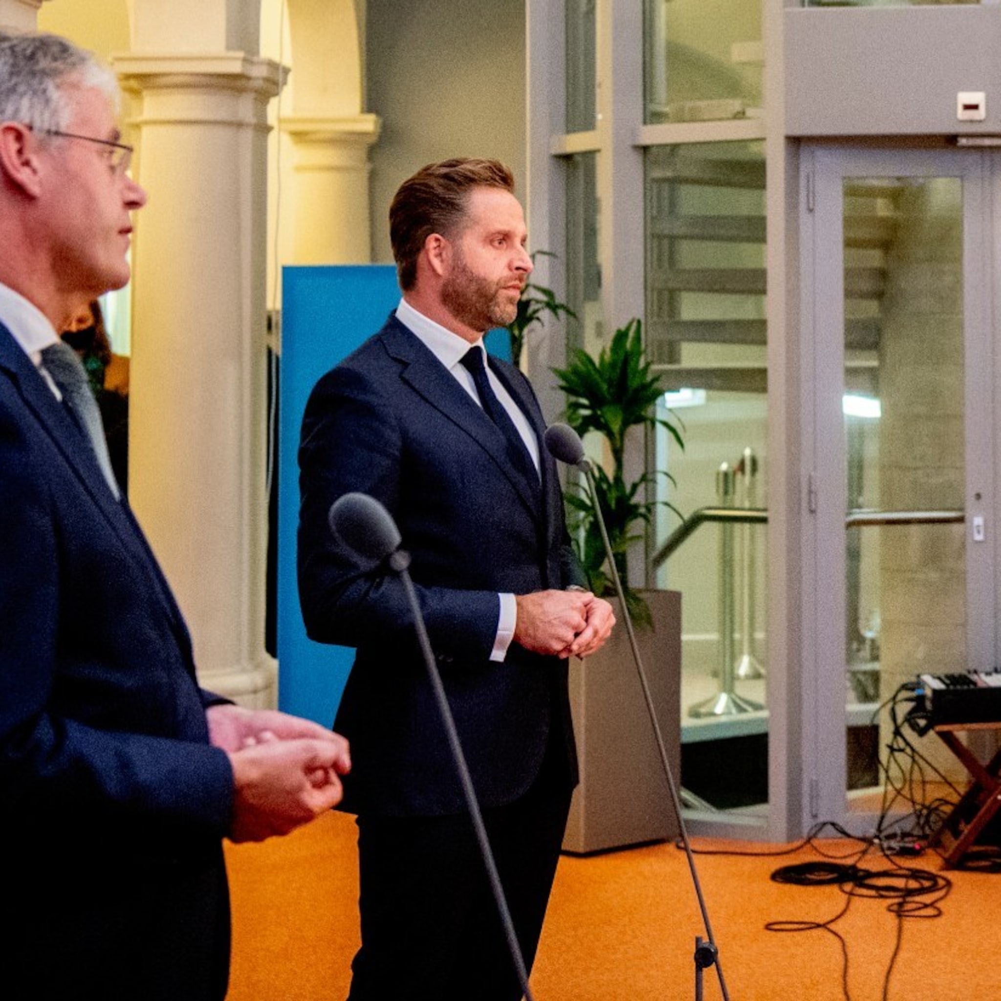 omikron en verlengen lockdown basis en voortgezet onderwijs na vakantie open