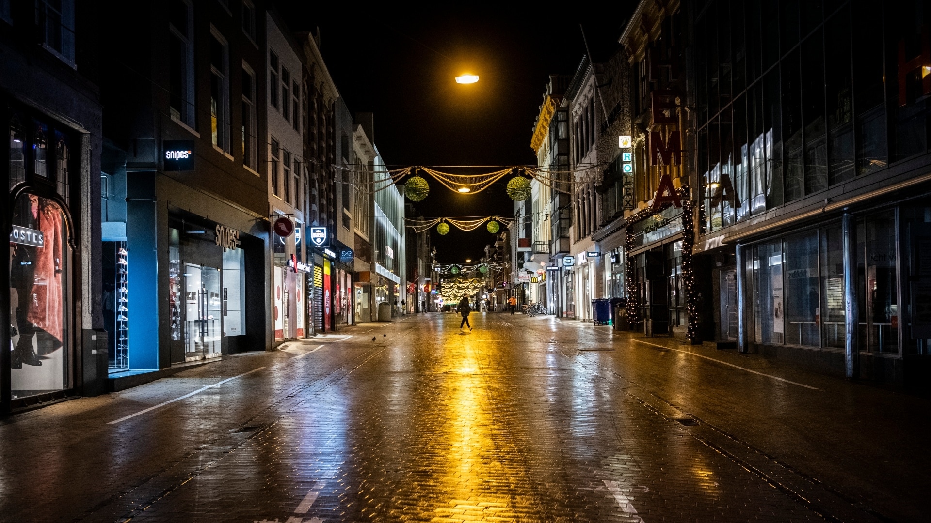 Door de lockdown en avondklok hebben retail en horeca veel minder omzet gedraaid. Daarom hebben de sectoren recht op huurkorting. Foto: ANP.