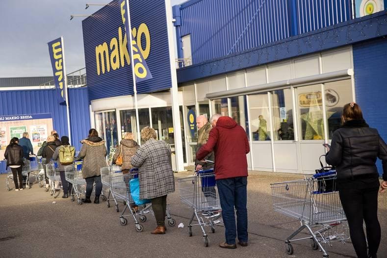 Kerstdrukte bij de Makro in Breda. Foto: Arie Kievit.