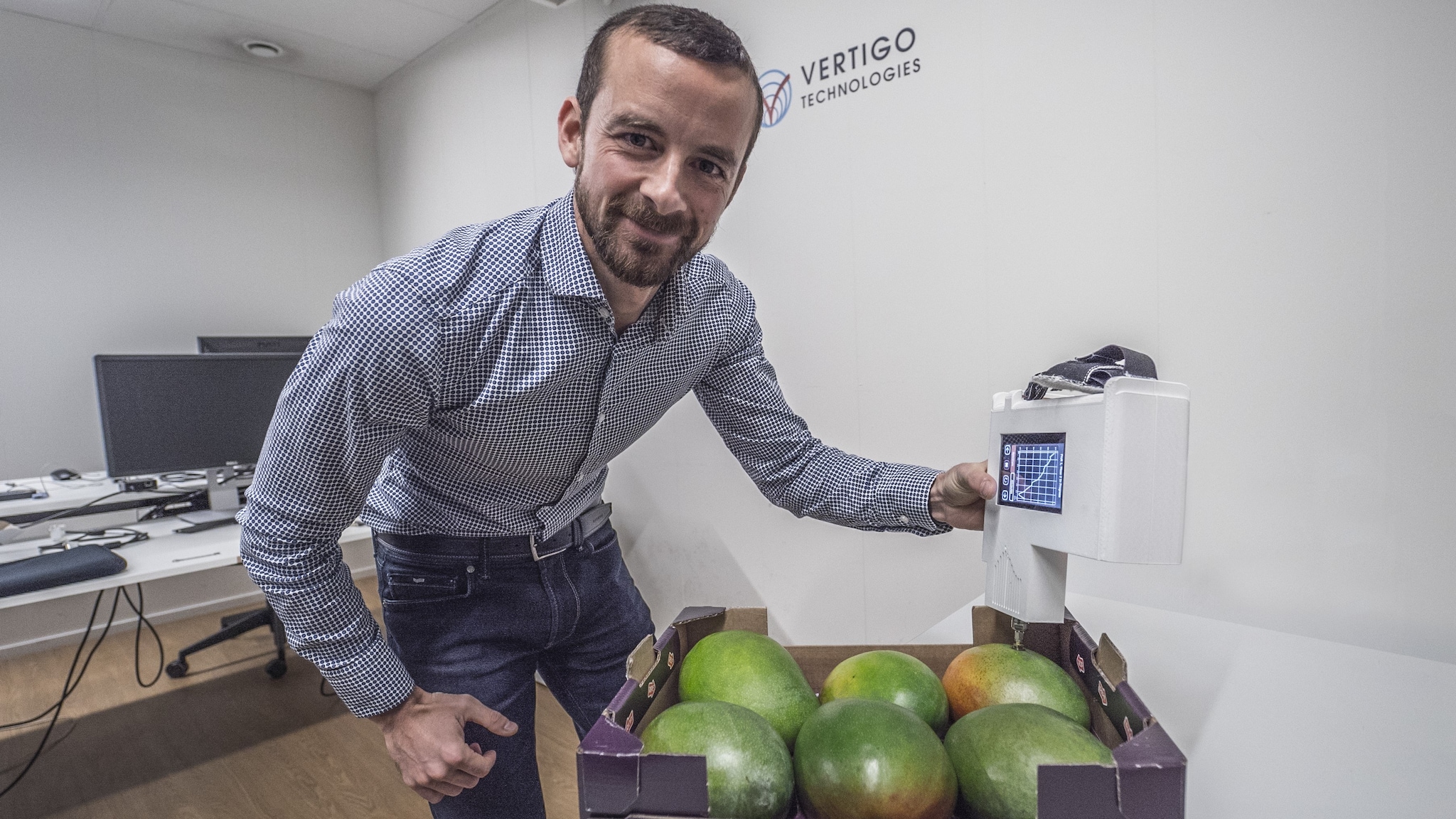 Raffaele Romano toont de werking van de Fresco. Foto: Fred Leeflang