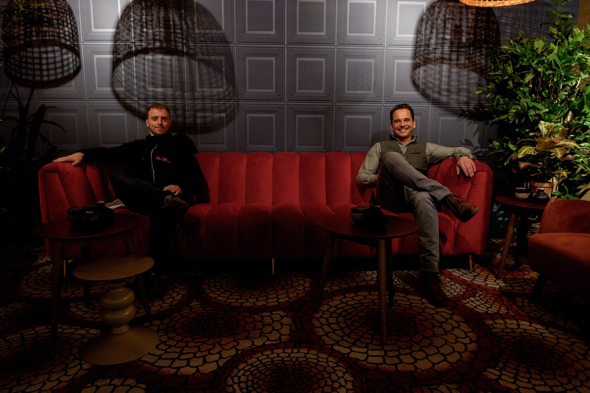 Op de foto Lieuwe de Bont, monteur lichttechniek en Willem Smetsers, commercieel directeur. Foto: Livingprojects