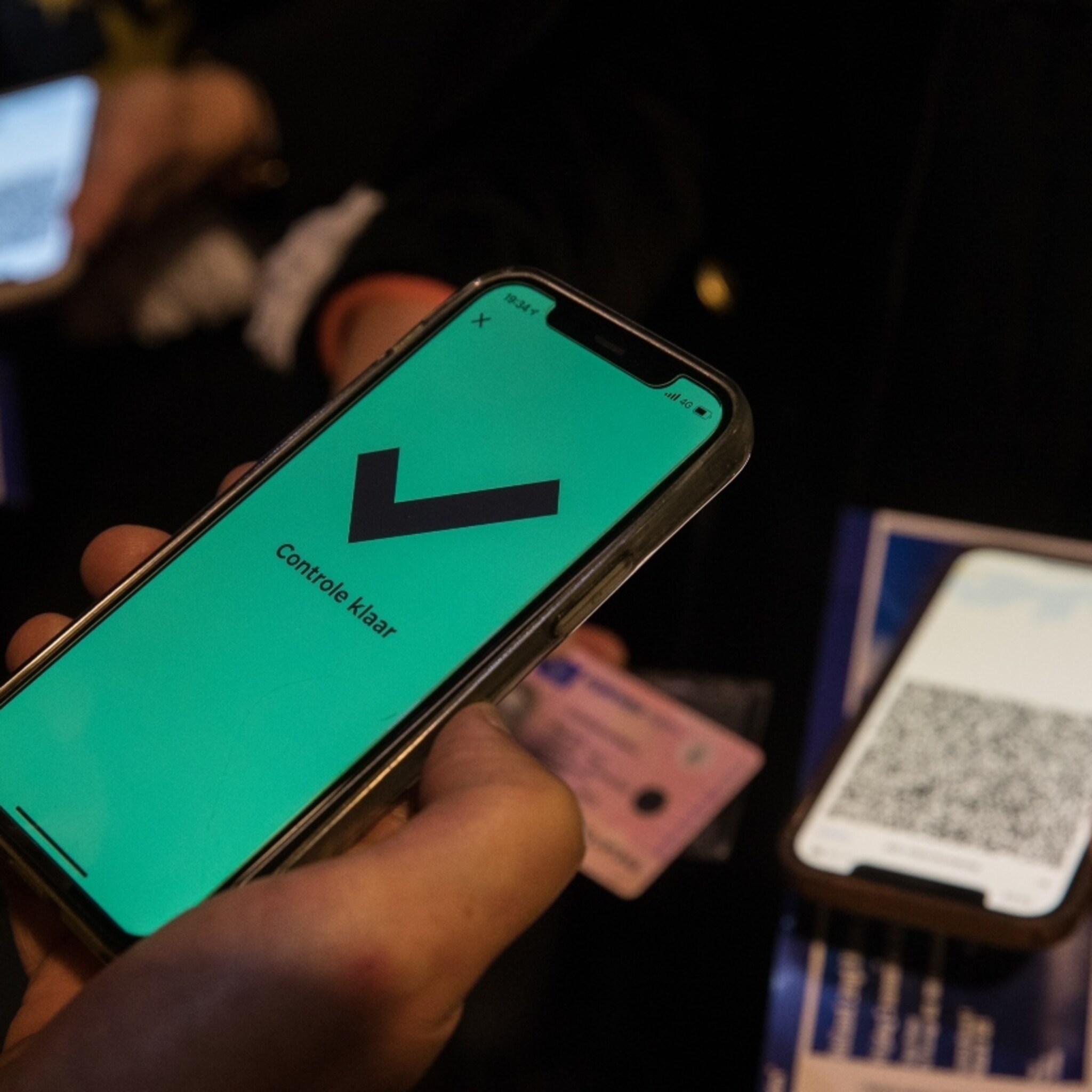 qr code voor niet essentiele winkels ook eerste kamer stemt in
