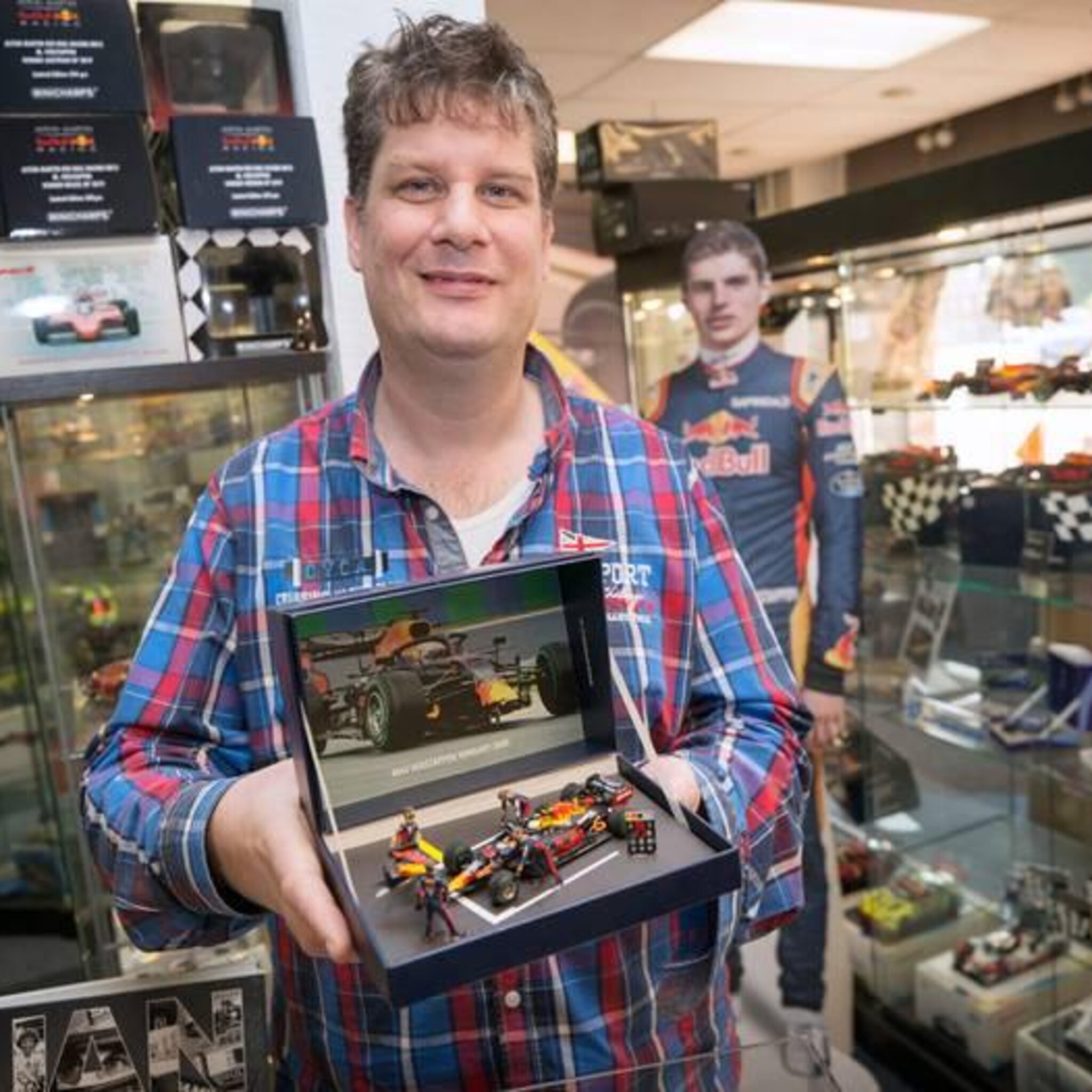 engelengeduld nodig voor wie f1 modelauto s van max verstappen verzamelt