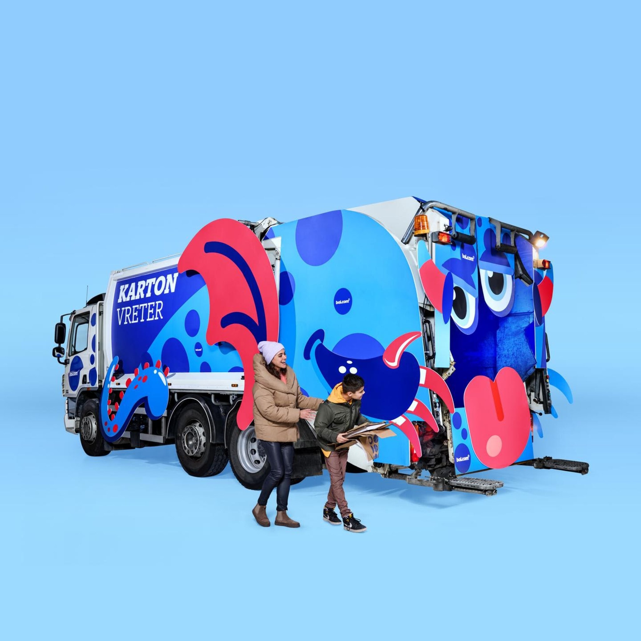 bol com laat kartonvreter los in amsterdam om karton op te ruimen na sinterklaas