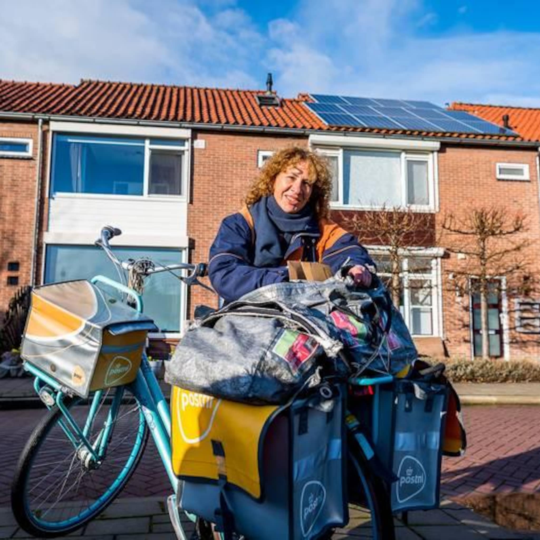 alle hens aan dek bij postnl kerstkaart razend populair in zware coronatijd