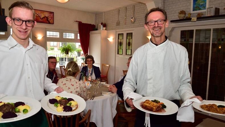 Gabri Hoogenboom (rechts) en medewerker Martink Blonk. Foto: Pim Mul