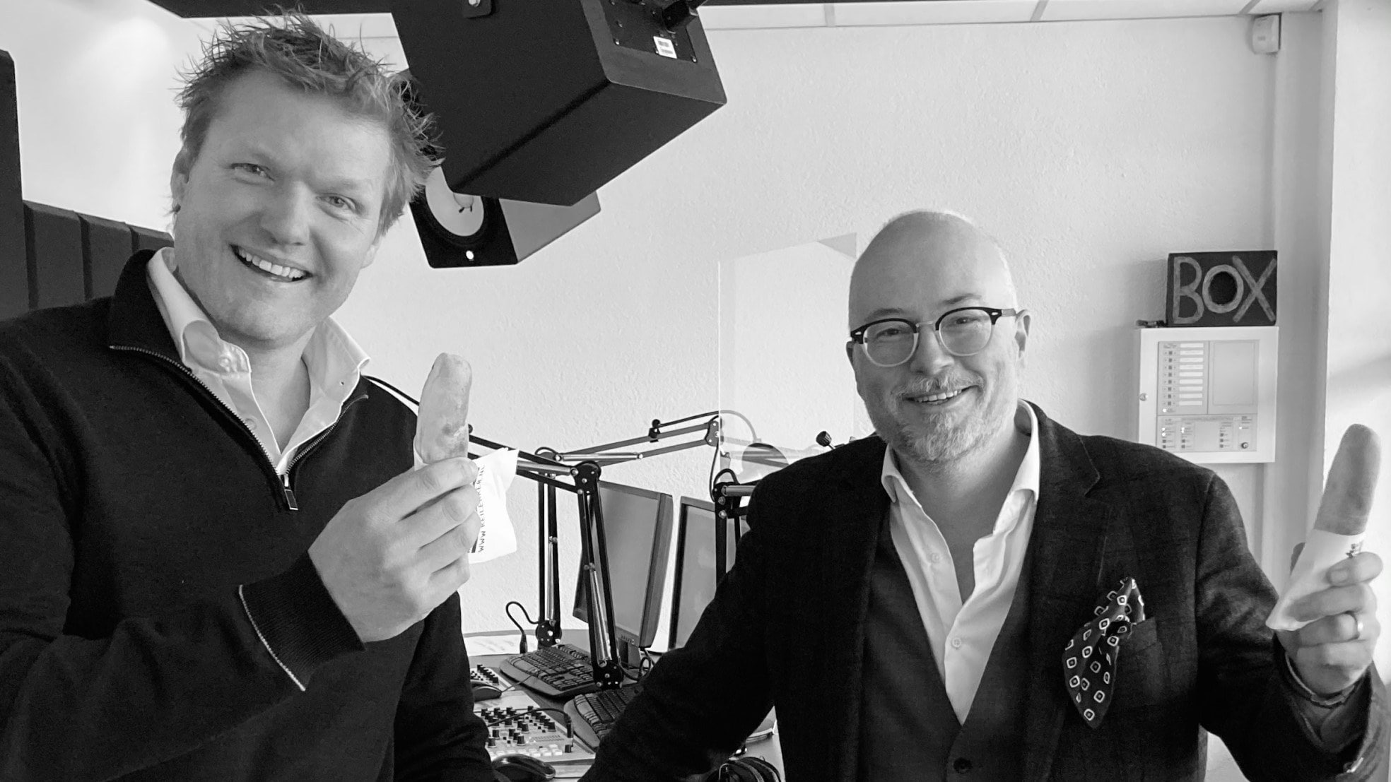 Remco Beekman (links) met Floris Hülsmann in de podcaststudio.