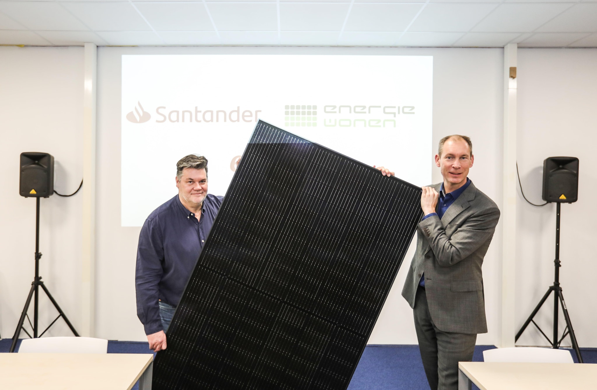 Van tochtstrips en windwokkels tot zonnepanelen en warmtepompen: via Groen Lenen kunnen leveranciers en installateurs hun klanten 999 tot 50.000 euro laten lenen voor de verduurzaming van de eigen woning. Foto: EvaPlevier