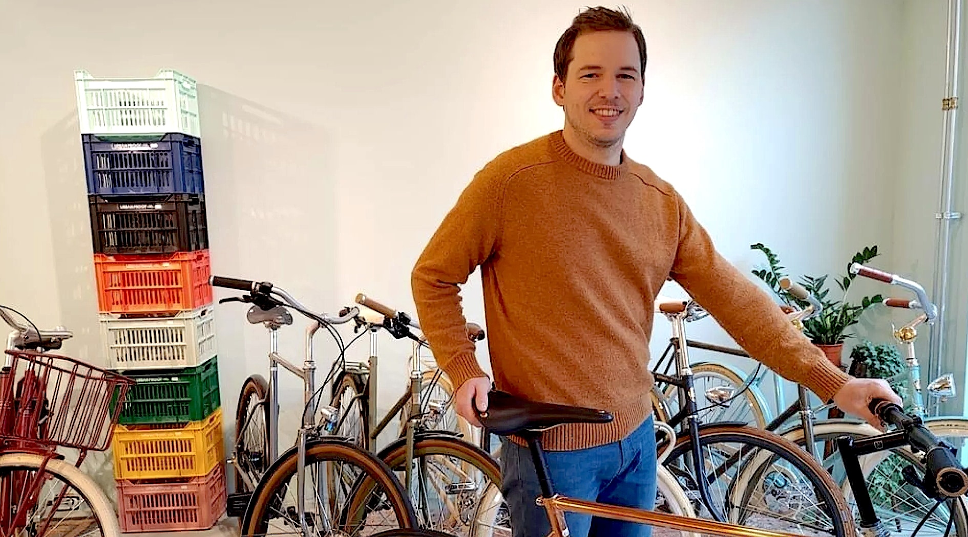 Johan Bos in zijn Amersfoortse fietsenwinkel. Foto: NU.nl