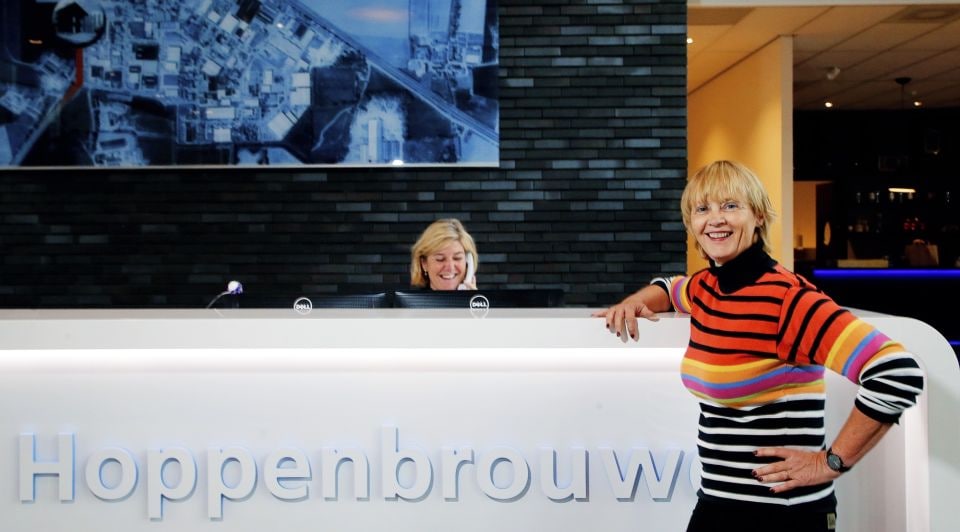 Hoppenbrouwers Techniek neemt zoveel bloemen af dat ze zelfs hun eigen ‘Hoppenbrouwers boeket’ hebben. ,,Dat zijn prachtige boeketten die speciaal naar onze wensen zijn samengesteld en die wij voor een zacht prijsje kunnen afnemen. Foto: Ruud Voest