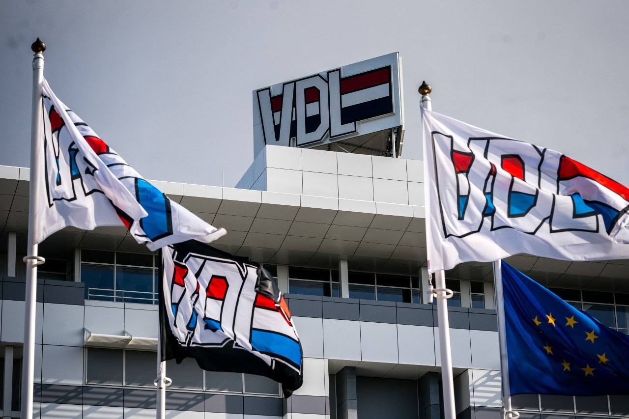 De autofabriek van VDL in Born kwam in oktober van dit jaar stil te liggen door een hackaanval. Foto: ANP