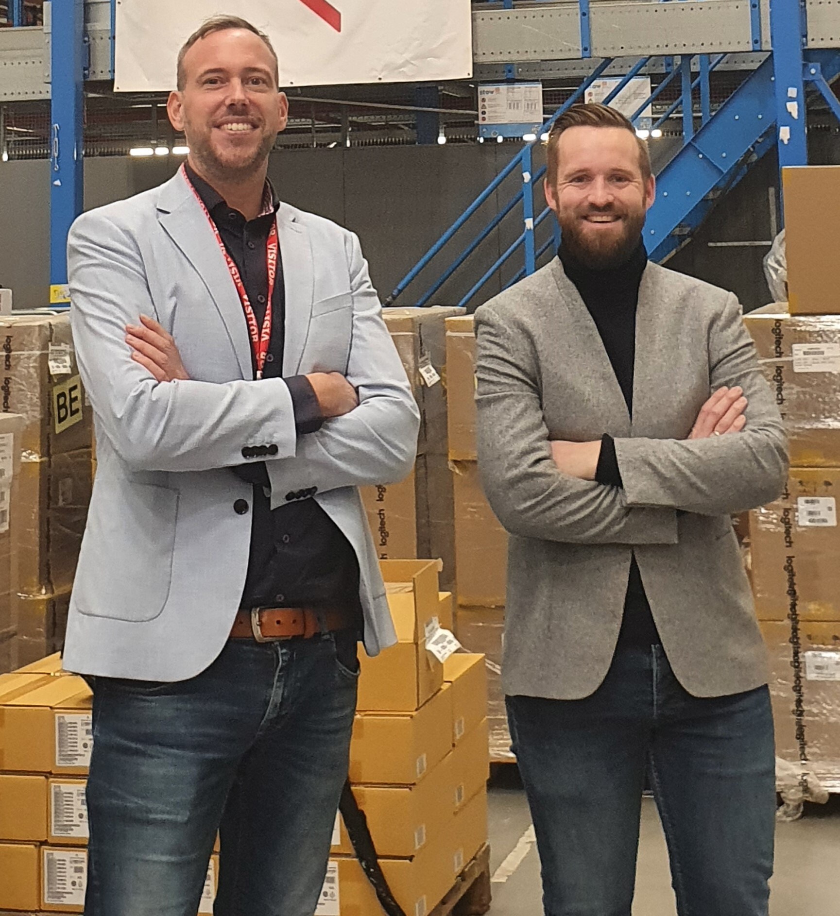 Pieter Odijk (r), de logistieke chef van MediaMarkt in de Benelux, en Jan Wijn (l), medeoprichter van Trunkrs, vertellen hoe zijn gedurende Black Friday en de drukte daarna alles snel bestellen. Foto: Trunkrs