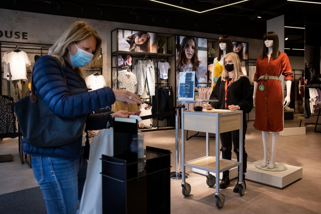 Nieuwe maatregelen worden door de detailhandel vrij probleemloos uitgevoerd. Foto: ANP