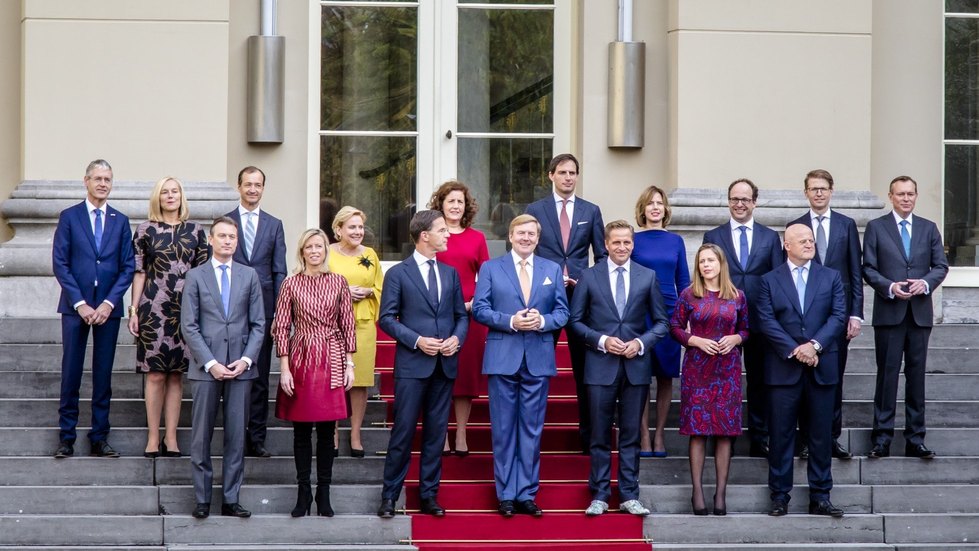 Het vorige kabinet Rutte (nu demissionair) in oktober 2017 op het bordes van Paleis Noordeinde. Foto: ANP
