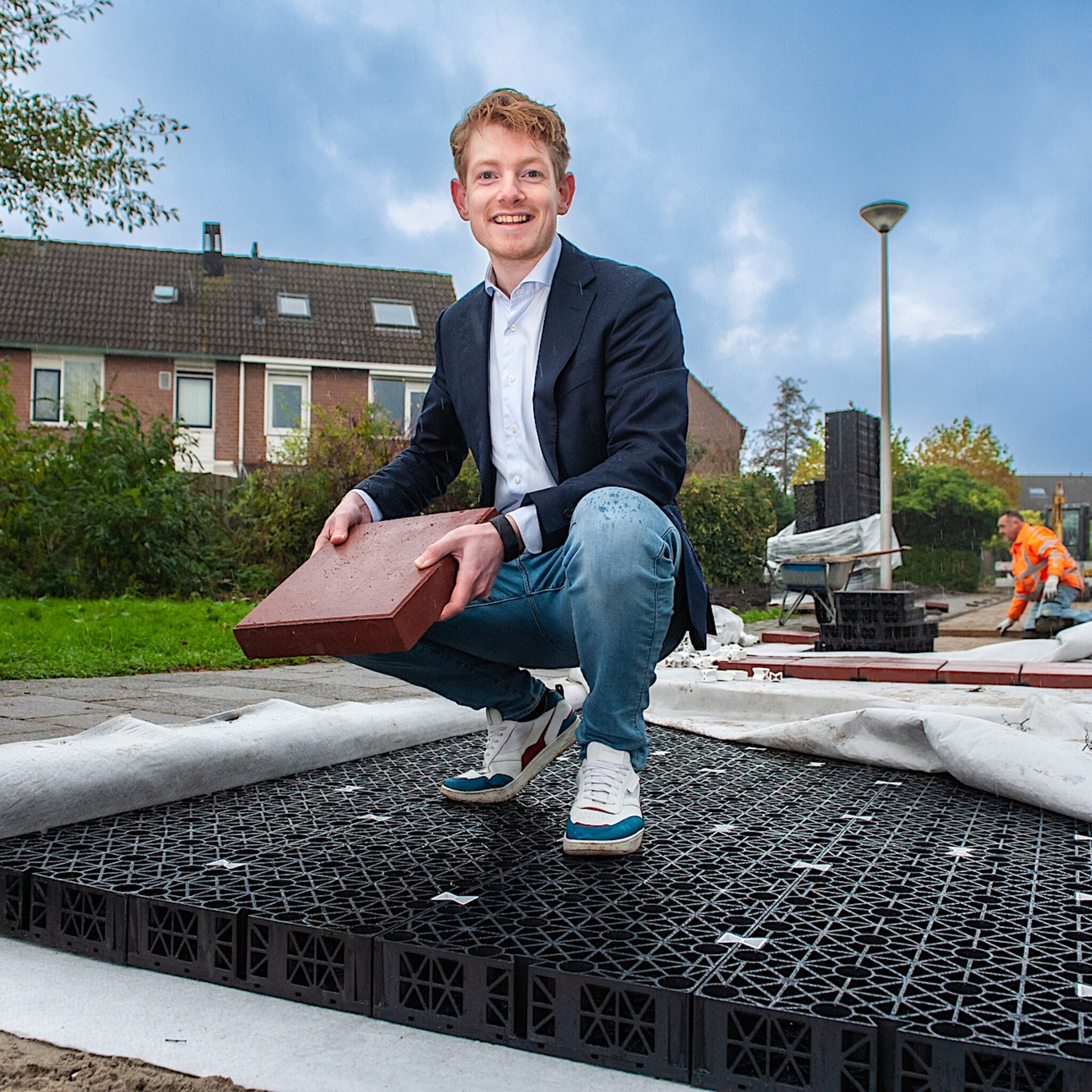 hoe de duurzame stoeptegels van ondernemer erwin wateroverlast voorkomen