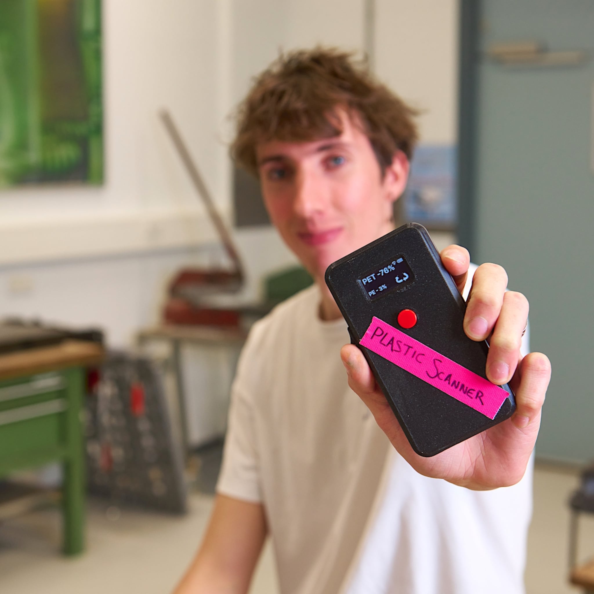 student jerry bedacht handzame scanner als oplossing voor plasticprobleem