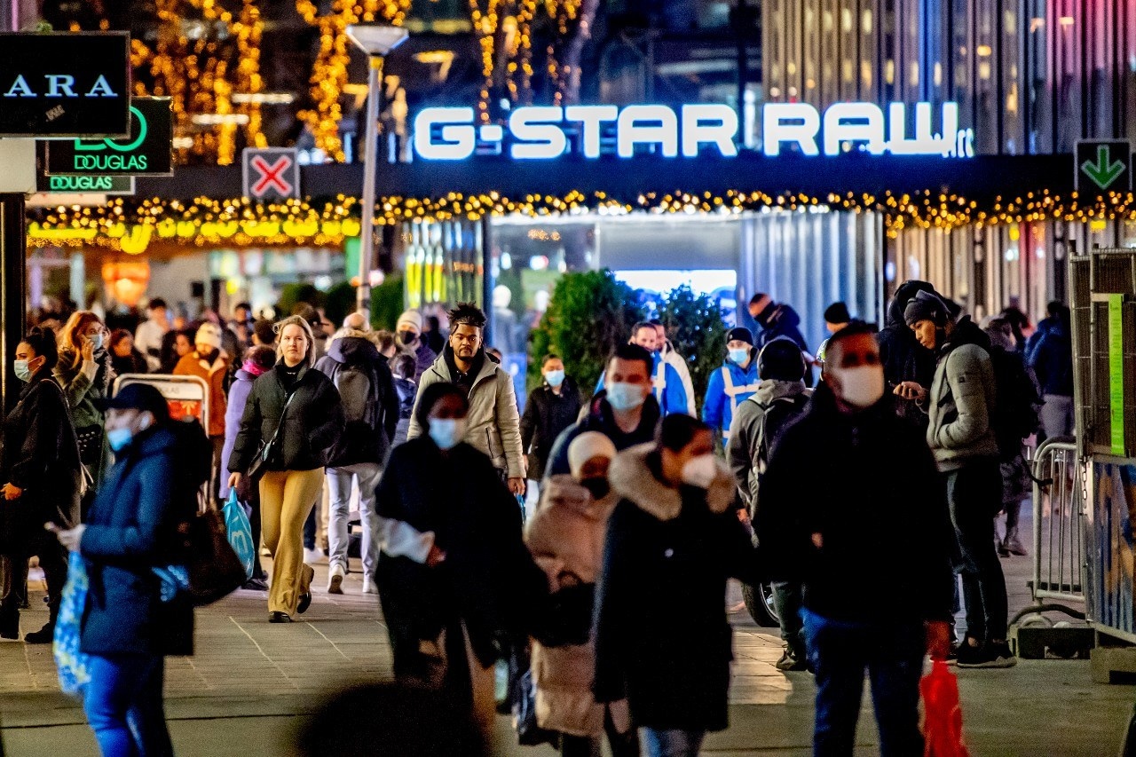 winkeliers vrezen extra drukte voor de feestdagen door vervroegde sluitingstijd