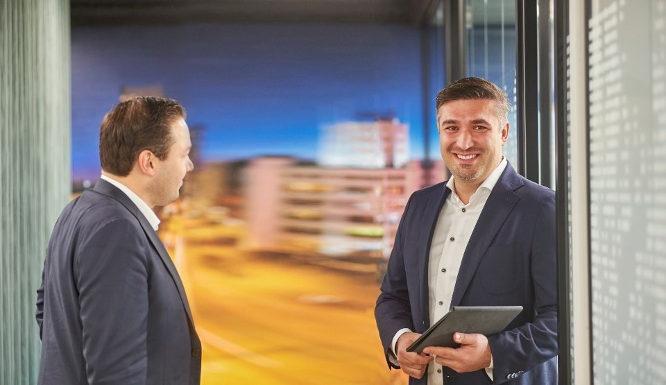 Ondernemer Hesam Fahimi (rechts). Foto: Van Assendelft Fotografie