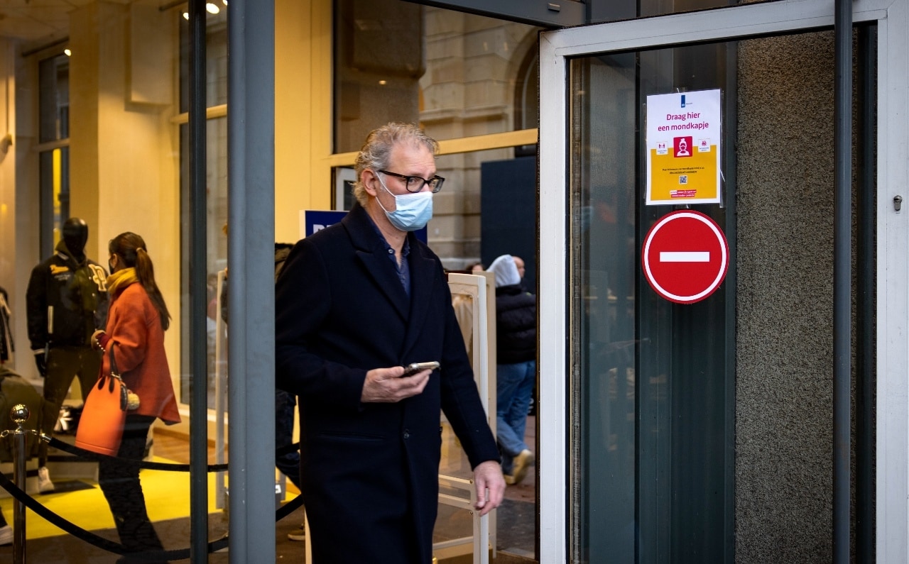Winkels zijn een doorstroomlocatie en nooit een besmettingshaard, meent INretail. Foto: ANP.