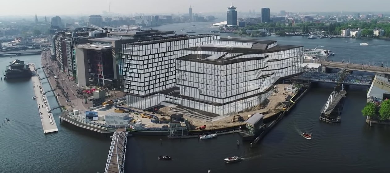 De ontwikkeling van de nieuwe Booking Campus begon in 2015, toen het bedrijf via de gemeente Amsterdam in contact kwam met BPD, de ontwikkelaar van het Oosterdokseiland. Dit specifieke stukje Amsterdam heeft een unieke ligging aan het IJ, vlakbij het centrum en het Centraal Station. Booking.com besloot met de bouw van haar nieuwe hoofdkantoor, het sluitstuk van de ontwikkeling van deze dynamische plek te worden.