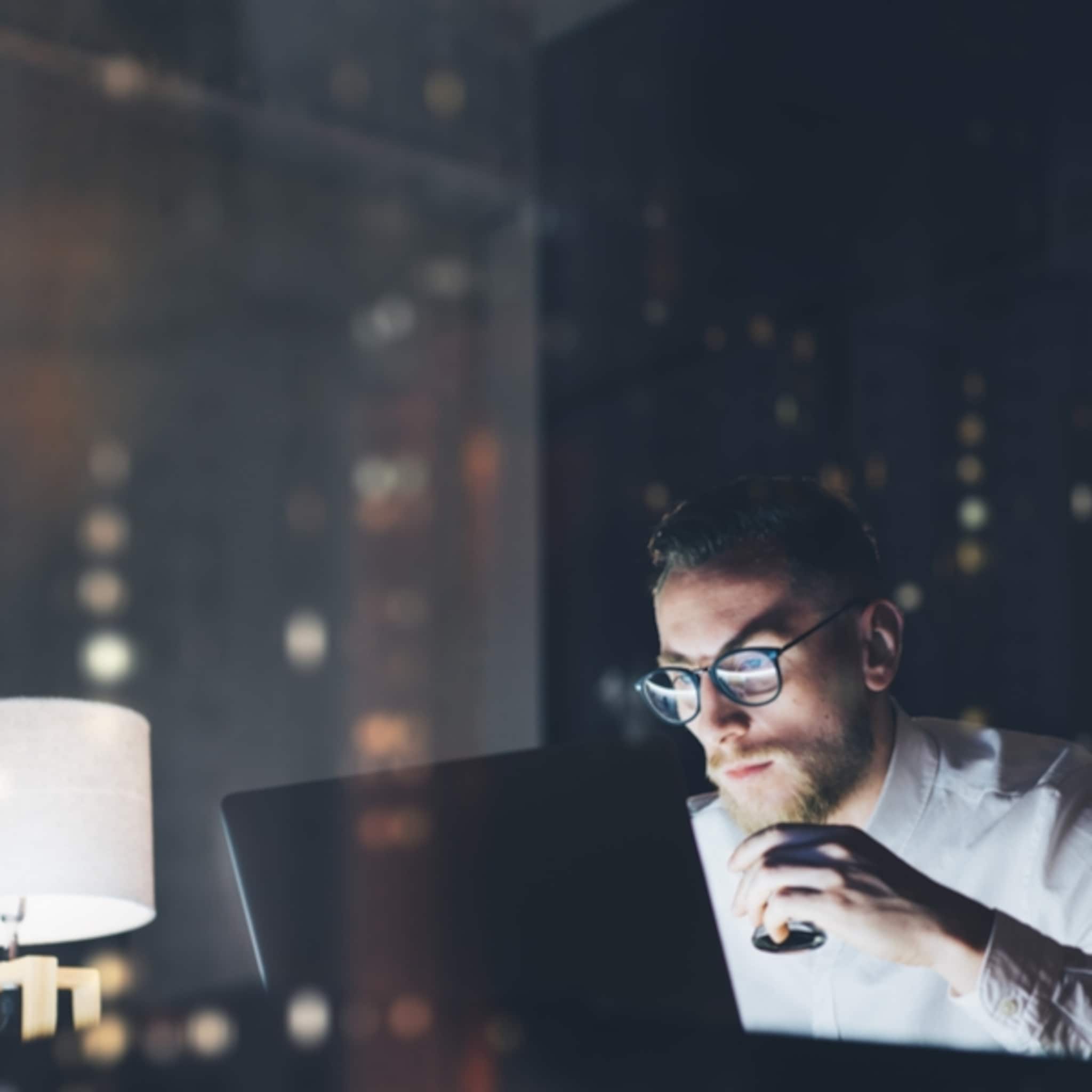 kwart freelancers werkt buiten kantooruren heerlijk als iedereen slaapt