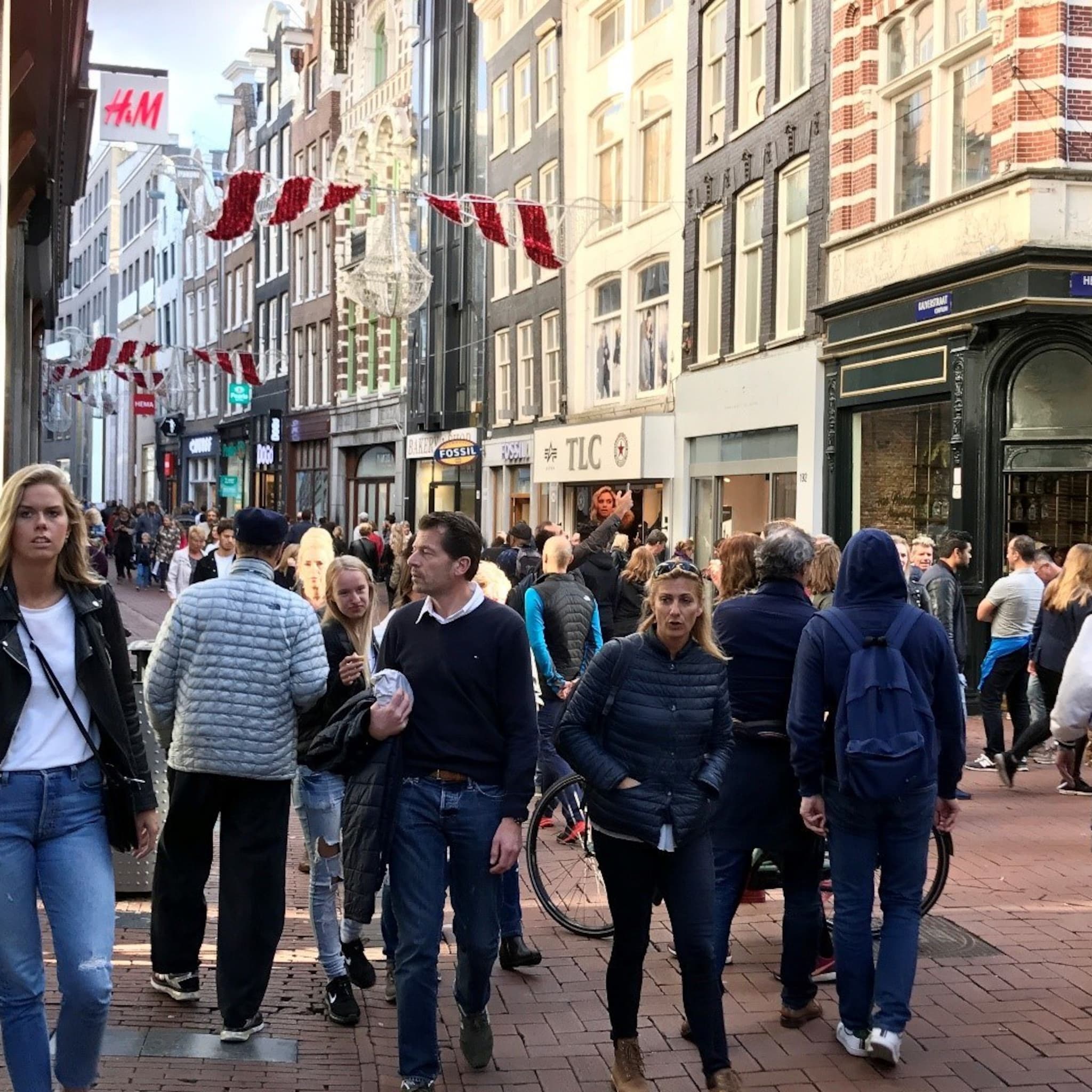 inretail over coronatoegangsbewijs niet essentiele winkels symboolpolitiek