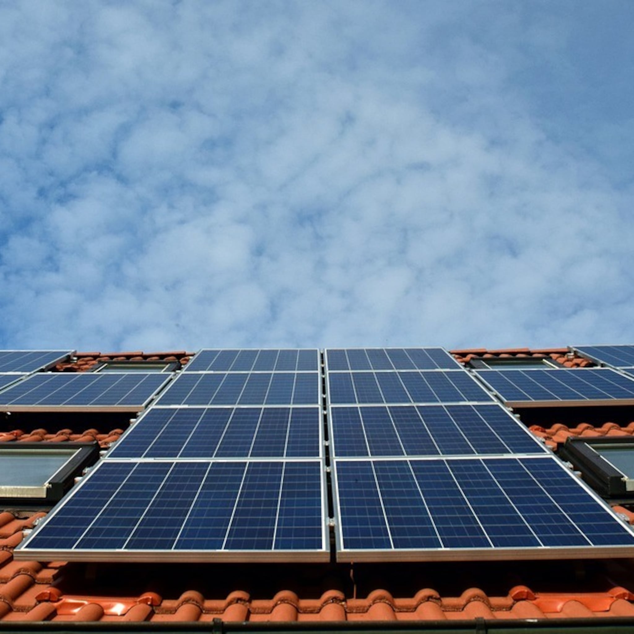 zonnepanelen op daken van roerend naar onroerend