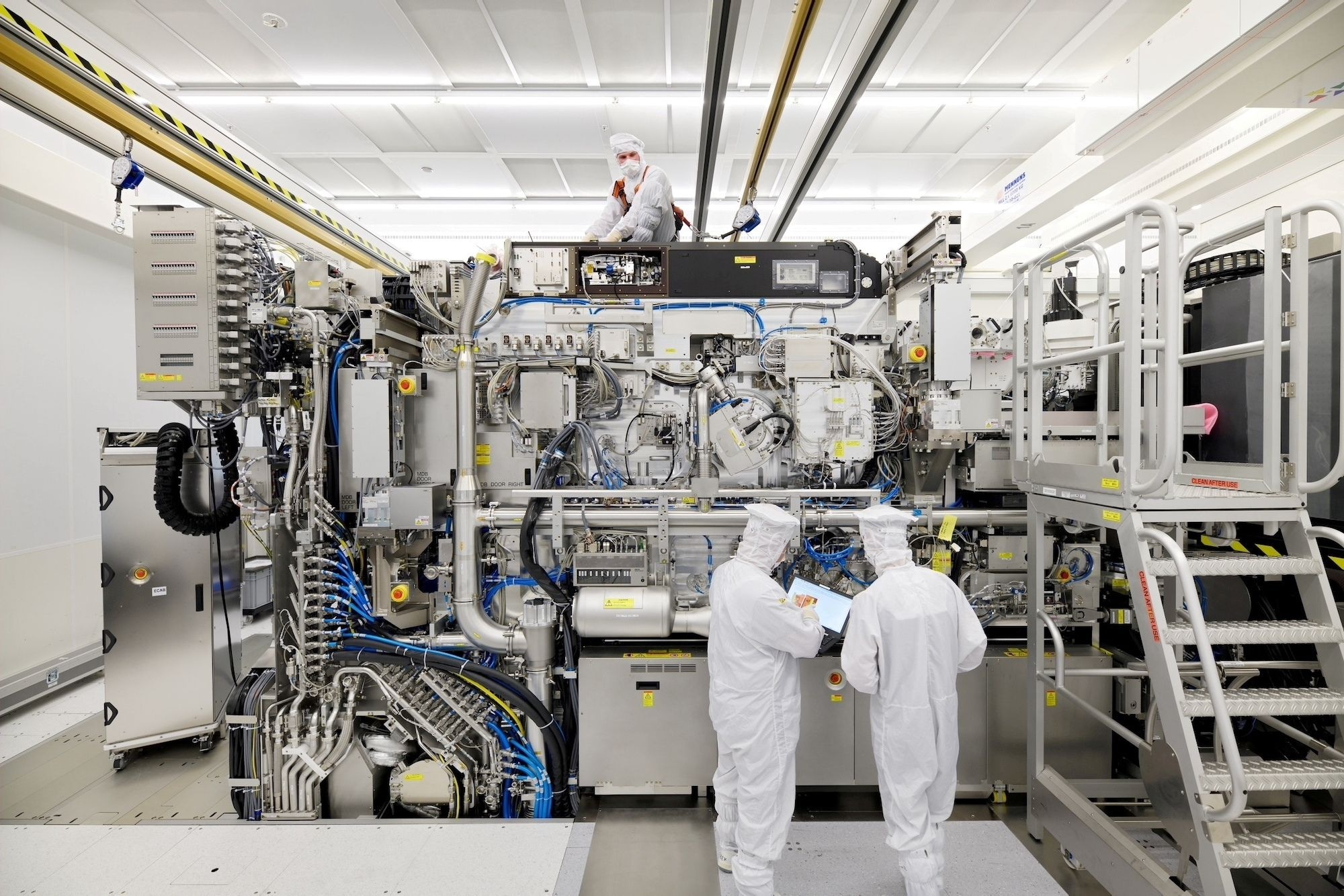 Assemblage van een EUV-chipmachine bij ASML. Foto: ASML, Bart van Overbeeke