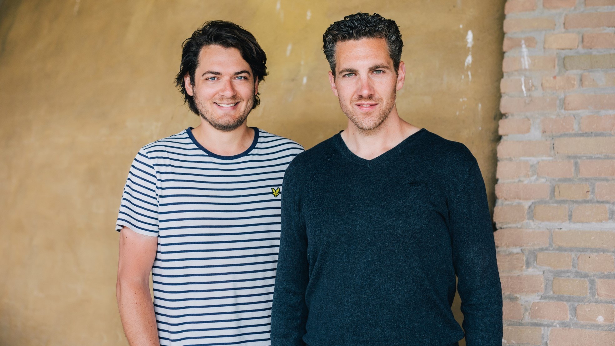 Peter (links) en Bert Slagter zijn de auteurs van 'Ons geld is stuk'. Foto: Melanie Marsman