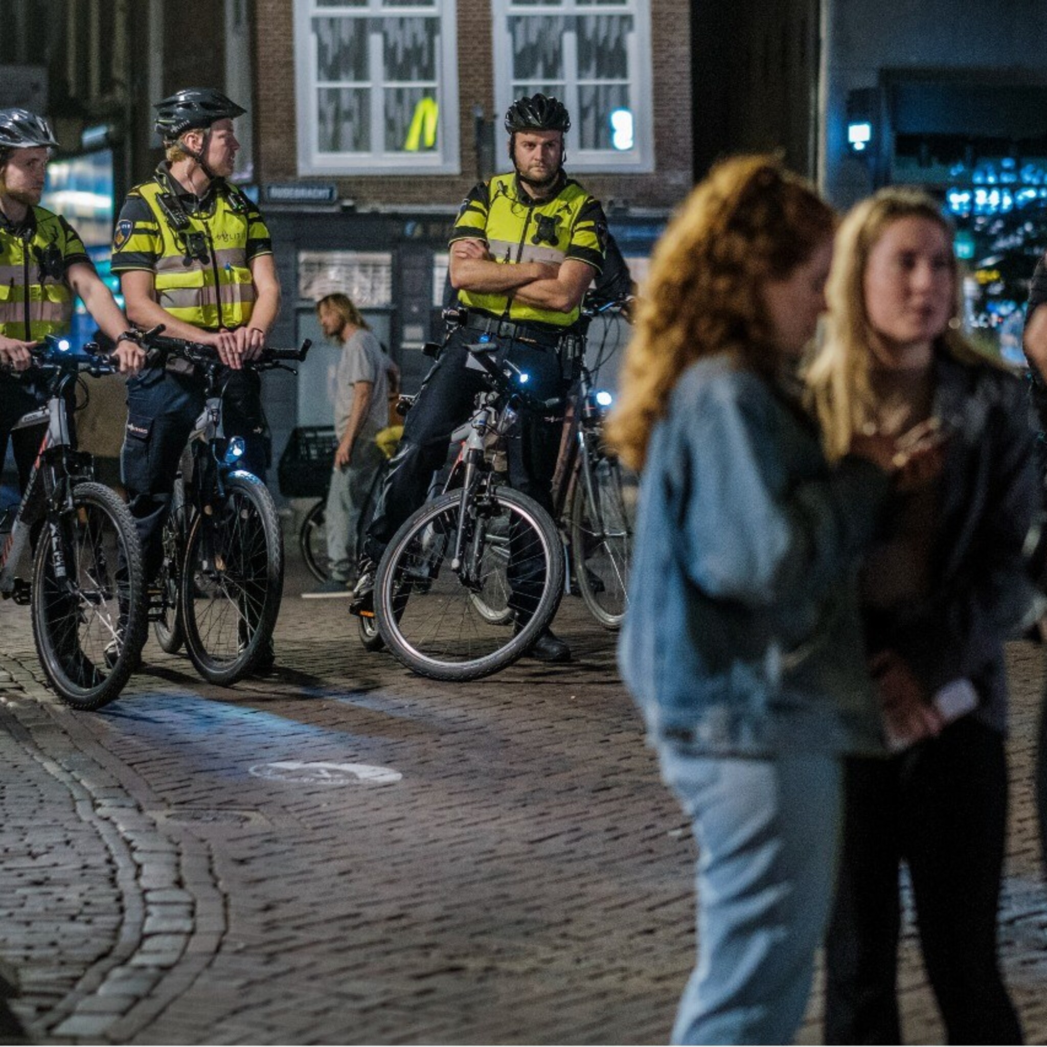khn roept op kabinet maak van verplichte sluitingstijd een toegangsstop