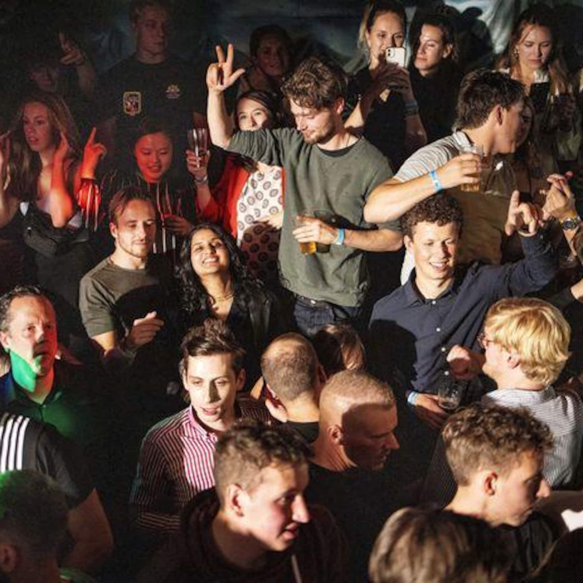 oproep khn aan kabinet laat 12 uur regel los en richt je op huisfeestjes
