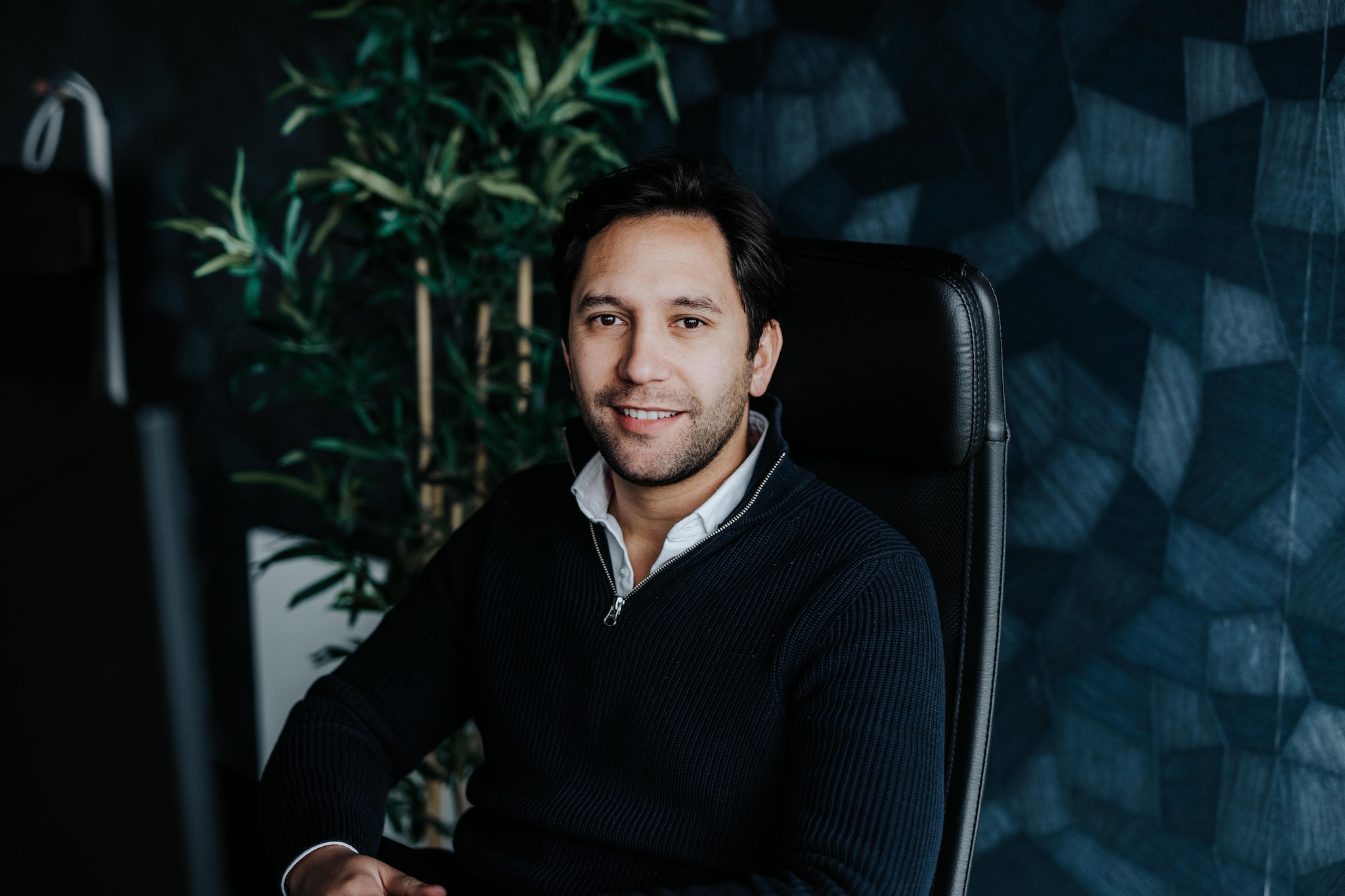 Nathan Oraile, initiatiefnemer van Startduurzaam uit Almelo, bedacht en ontwikkelde, samen met Herbert Silderhuis van Haasheat én met Ernst &amp; Young, de mogelijkheid om via de werkkostenregeling (WKR) een aanschaf te doen ter verduurzaming van je woning. Foto: IIlona Flokstra