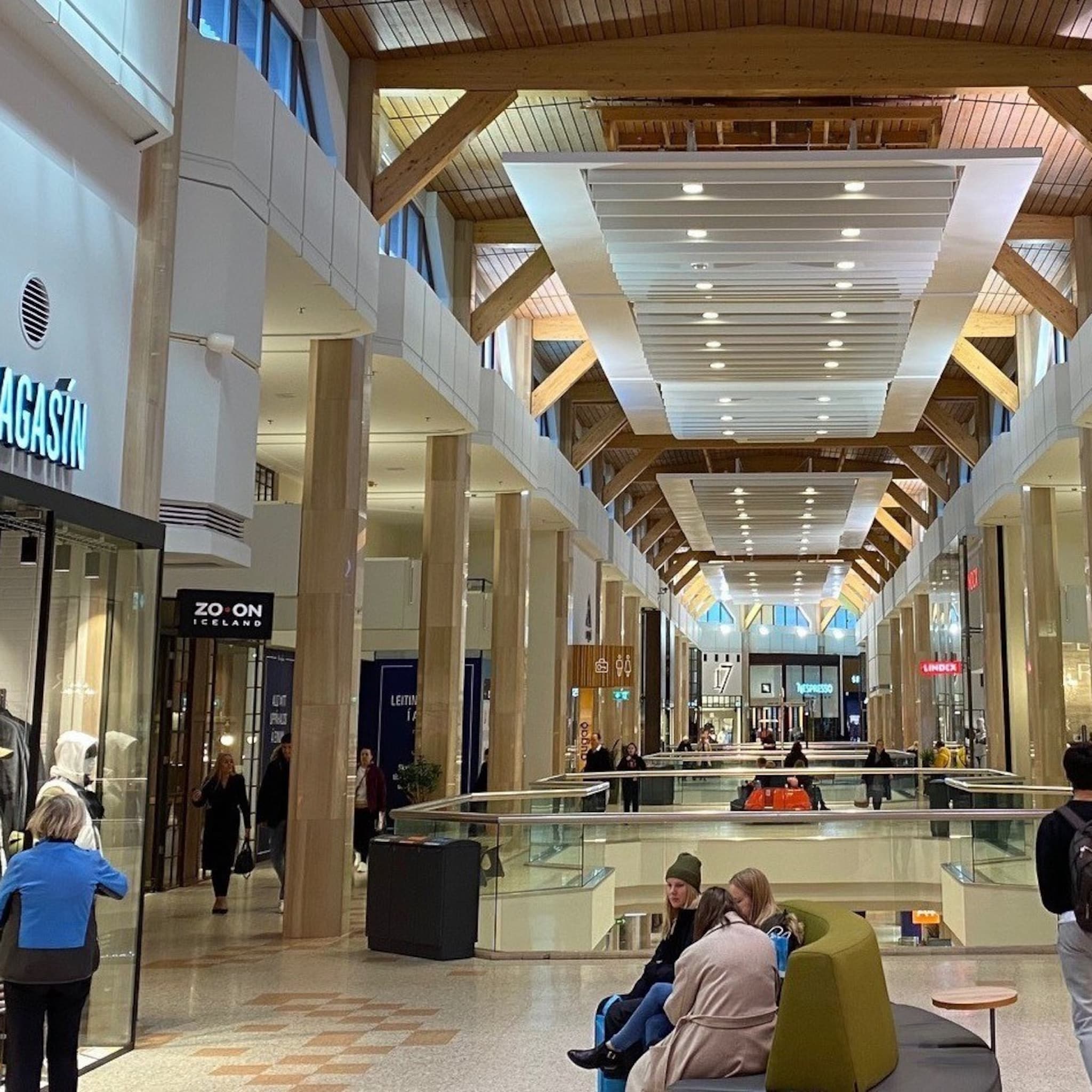 retail op ijsland een cool reisverslag door expert hans van tellingen