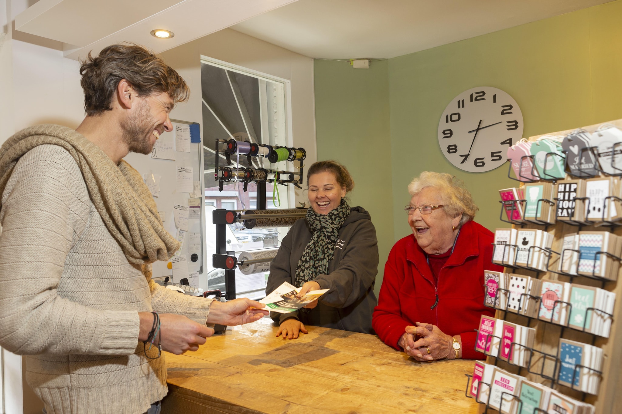 Jurienne Hollaar (links): ,,Aangezien ik zelf zzp’er ben, weet ik als geen ander waar je tegenaan kunt lopen bij de gemeente. Ik begrijp ondernemers dus goed.'' Foto: Machtelt Mostert