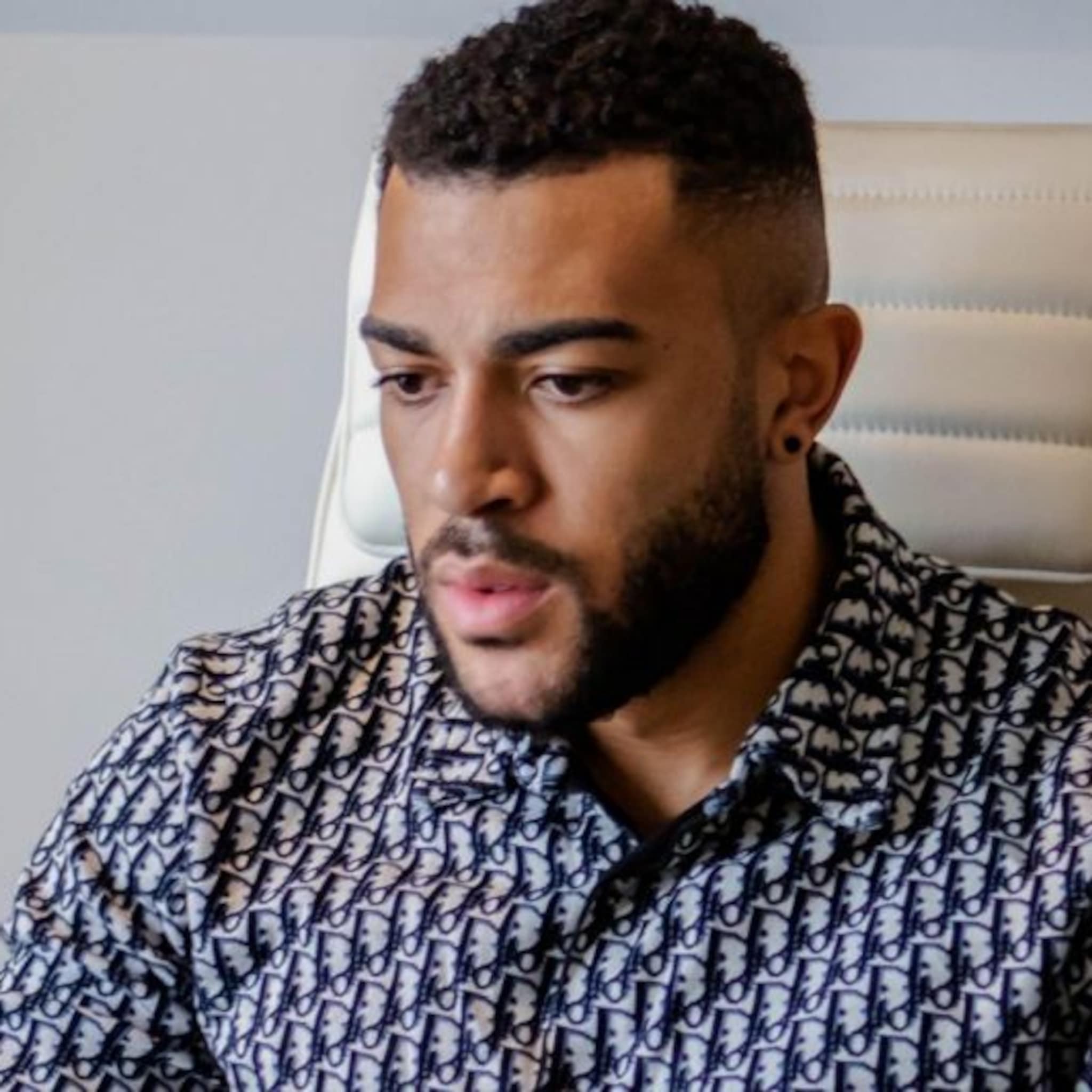 icon amsterdam samuel onuha 22 verkocht in drie jaar 200 000 broeken