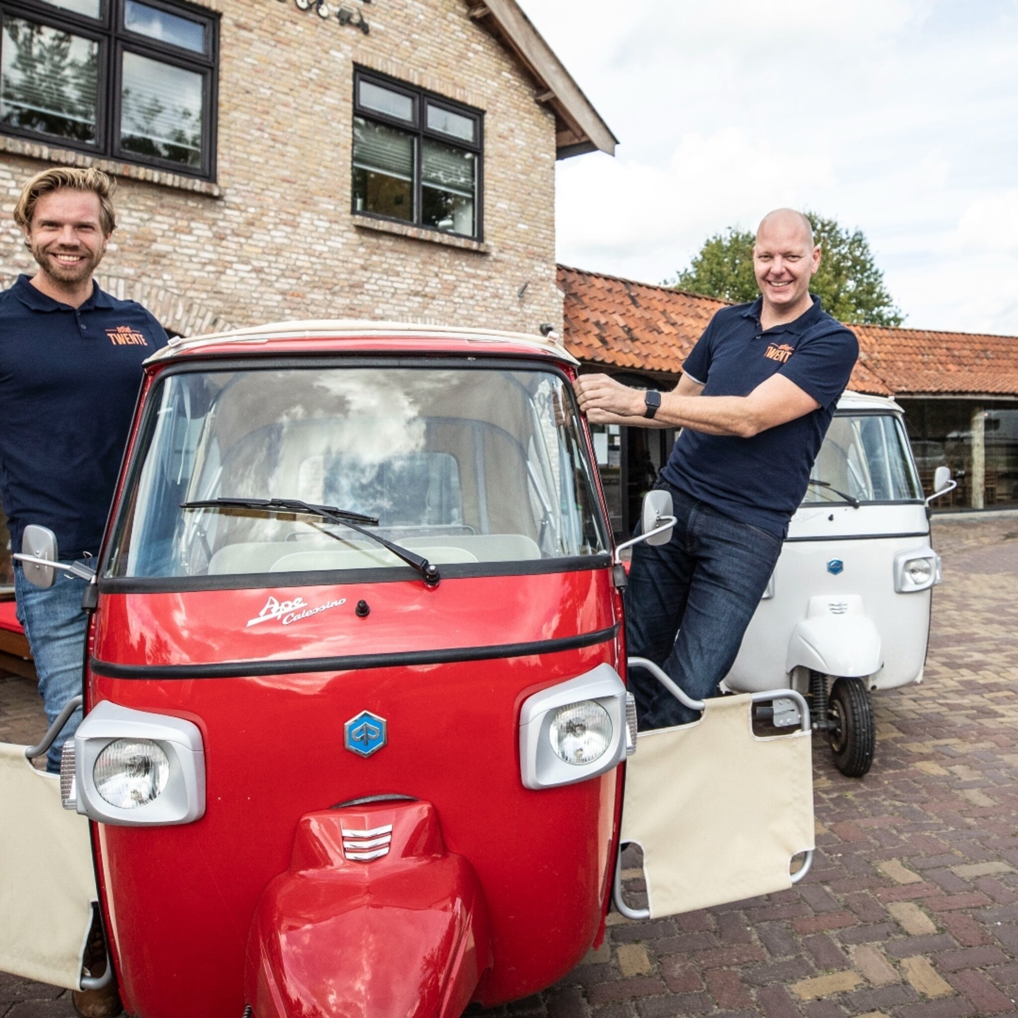 tukkers veroveren nederland met solexen tuktuks en loopfietsen