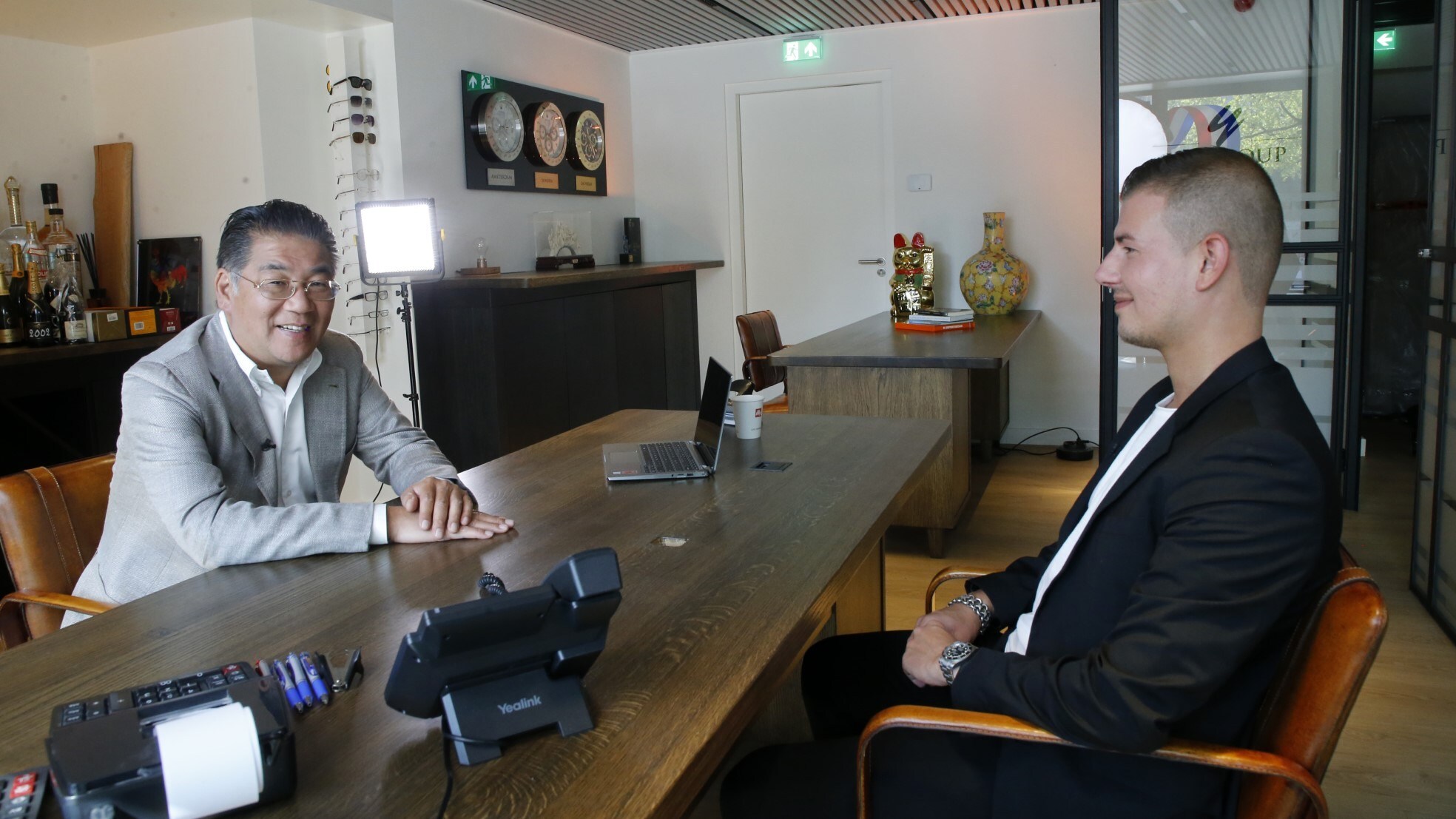 Maarten Vazquez in gesprek met Won Yip. Foto: Ruud Voest