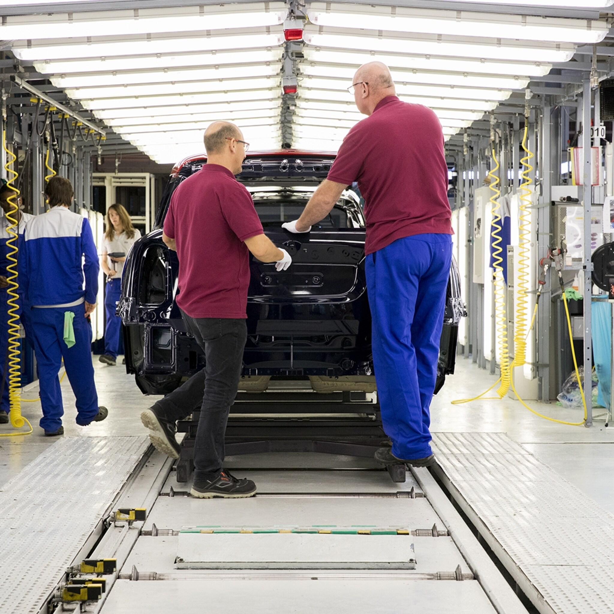 cyberaanval treft industrieconcern vdl autofabriek hele dag plat