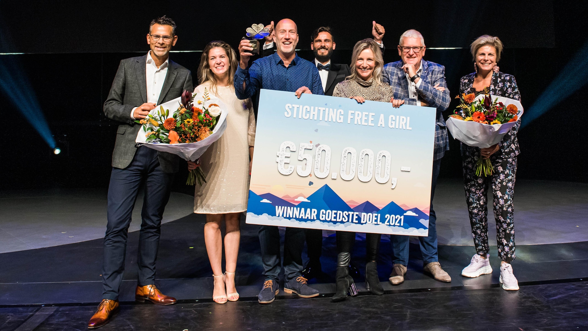 Gerben Eversdijk (Directeur AFAS Foundation), Roos van der Spek (Manager AFAS Foundation), Arjan Erkel (mede-oprichter Free a Girl), Marko Filipovic (Bestuurslid AFAS Foundation), Evelien Hölsken (mede-oprichter Free a Girl), Piet Mars (Penningmeester AFAS Foundation), Prinses Laurentien van Oranje (Oprichter Number 5 Foundation).