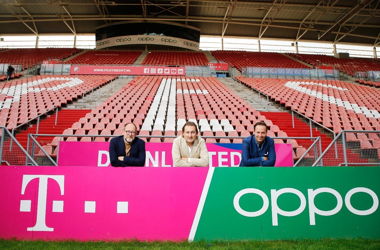 V.l.n.r. Onno Rip (T-Mobile), Joost Broerse (FC Utrecht) en Marc van den Dool (OPPO Nederland) Foto's: Ruud Voest.