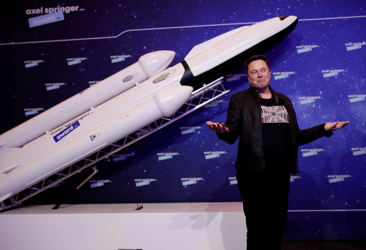 Tesla- en SpaceX's Elon Musk voor een van zijn raketten. Foto: ANP.