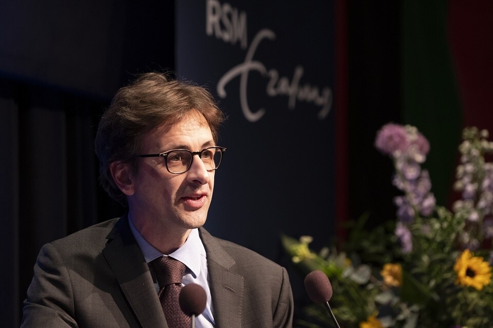 Dr. Arjen Mulder. Universitair docent Financieel Management, Rotterdam School of Management, Erasmus Universiteit Rotterdam.