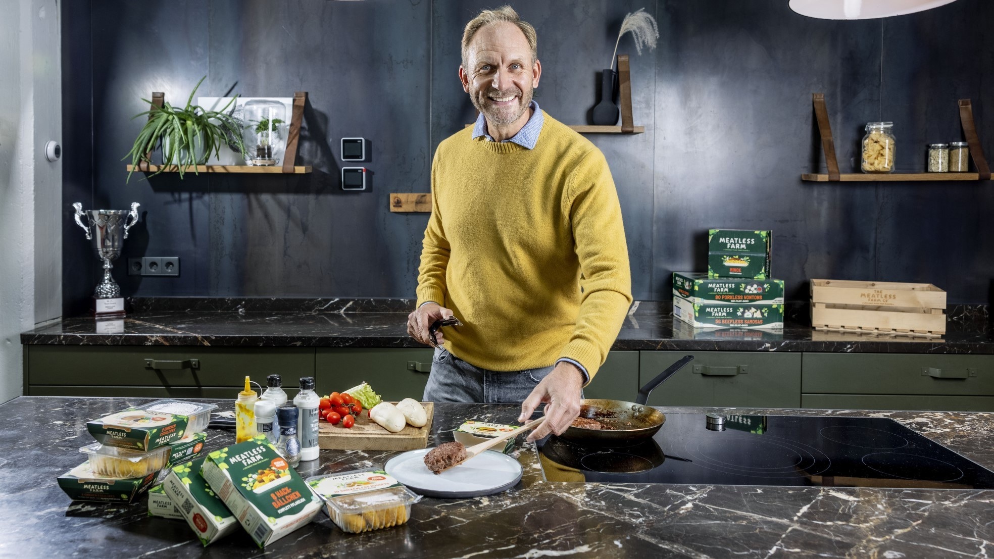 Morten Toft Bech, oprichter van Meatless Farm in het hoofdkantoor aan de Amsterdamse Prinsengracht. Foto: Jean-Pierre Jans